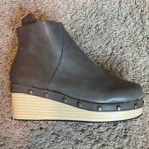 Cute gray wedge bootie